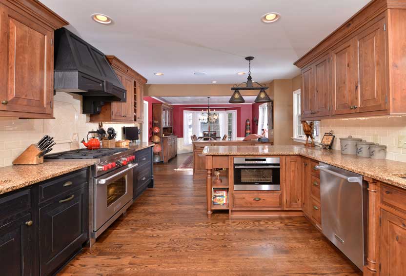 Traditional wood kitchen with professional range